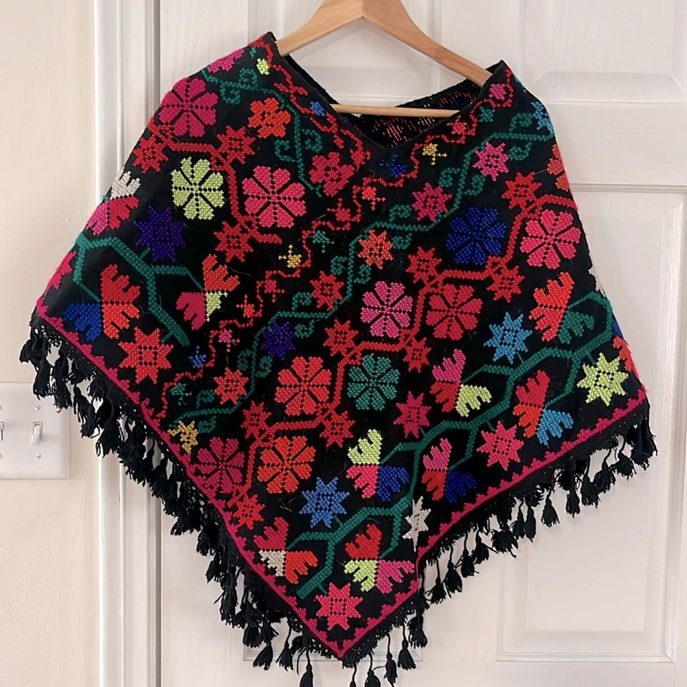 VIBRANT MEXICAN EMBROIDERY //Vintage Handmade Cape